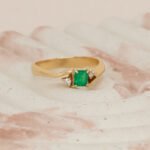 Anillo De Oro 18K Con Piedras y Azules 4.1gr / Talla 8