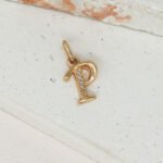 Dije De Oro 18k Letra P Con Piedras Blancas- Ancho Frontal 4mm