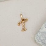 Dije De Oro 18k Letra T Con Piedras Blancas- Ancho Frontal 2mm