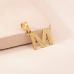 Dije De Oro 18k Letra M. Ancho 1cm