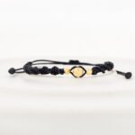 Pulsera De Oro 18k Macramé Con 1 Esfera 6mm Diamantada, 2 Esferas 3mm Diamantadas, Hilo Negro 0,36gr. Largo 19cm